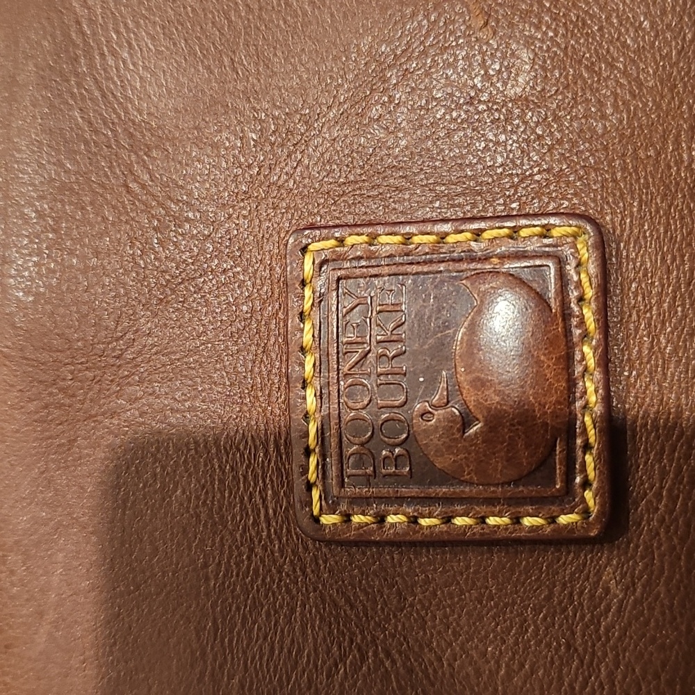 Dooney and Bourke Florentine flap purse..very good condition - Picture 4 of 11